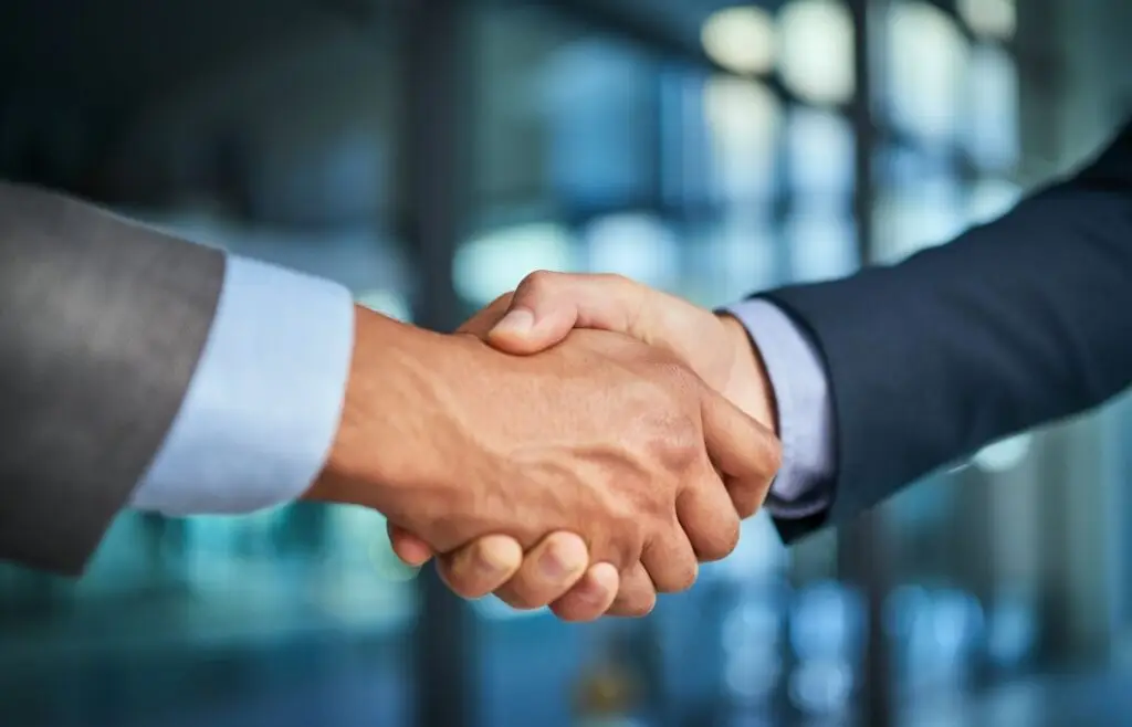 Partners de robótica colaborando con Botmotics